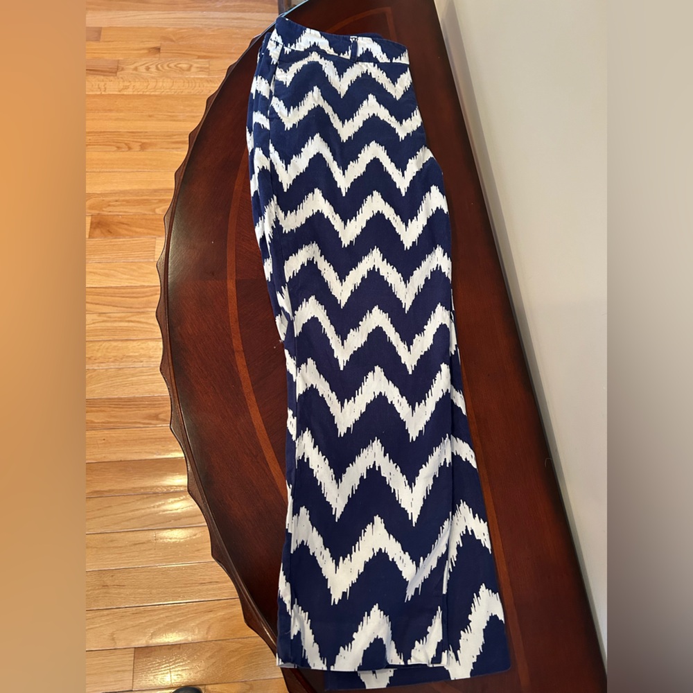 Old Navy Blue and White Chevron Pattern Pants